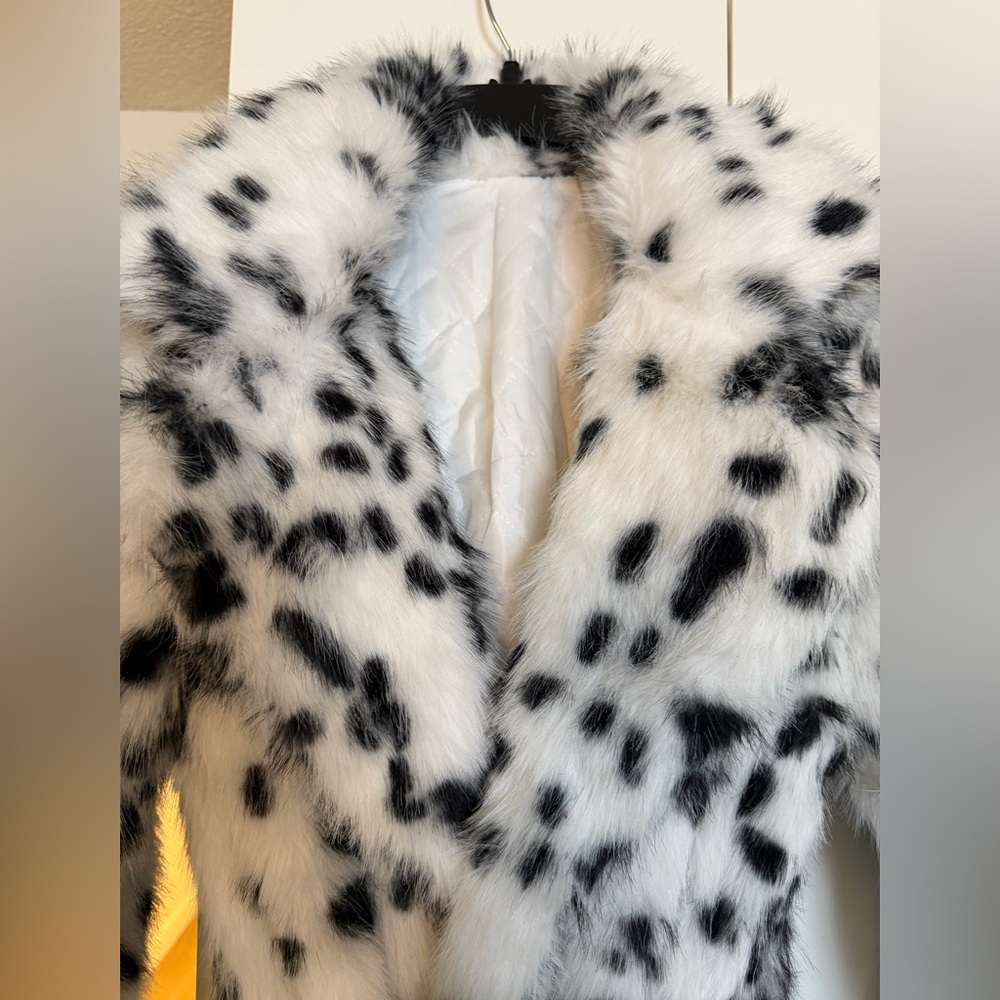 Vegan-Friendly Faux Fox Fur Oversized Coat w/ Dalmation Print - Picture 5 of 14